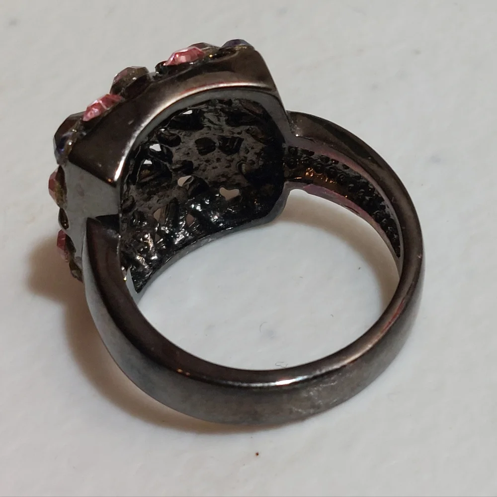 Gunmetal Tone Ring Embellished with Multicolor Sparkly Rhinestones Size 8 - Picture 5 of 8